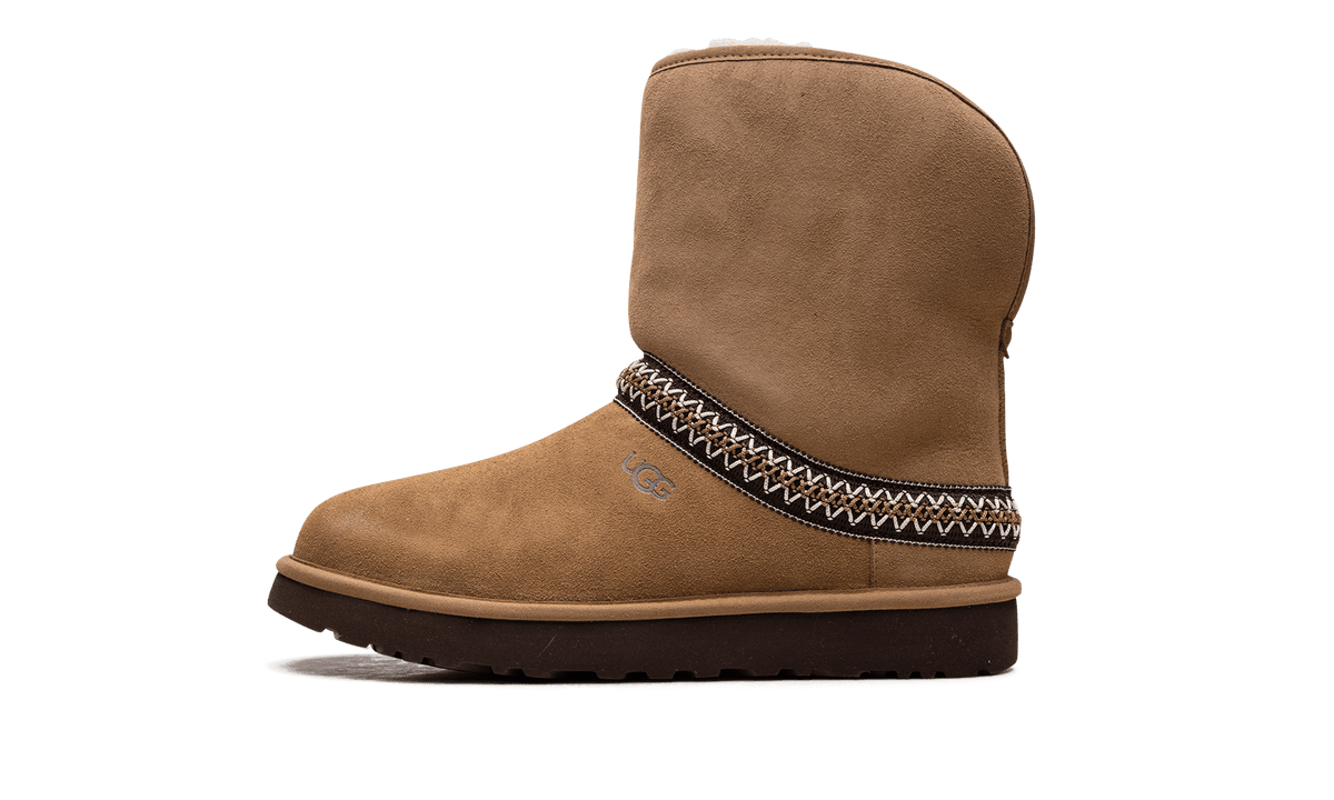 UGG WOMENS Classic Short Crescent Boot Womens "Chestnut" 1161770 CHE 1161770 CHE from Stadium Goods